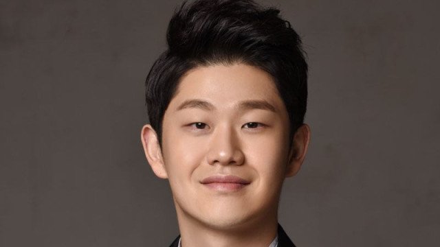 Cantor sul-coreano Choi Sung-bong é encontrado morto em sua casa em Seul