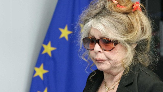 Brigitte Bardot, aos 88, é atendida após sentir dificuldade para respirar
