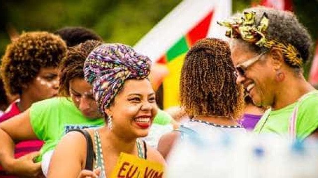 Governo Lula anuncia bolsas de doutorado no exterior para mulheres negras e quilombolas