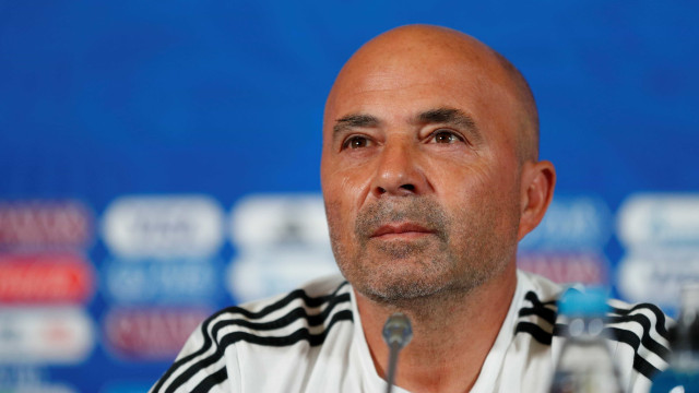 Sampaoli lamenta agressão, mas presta apoio tanto a Pedro quanto a Pablo Fernandéz após soco