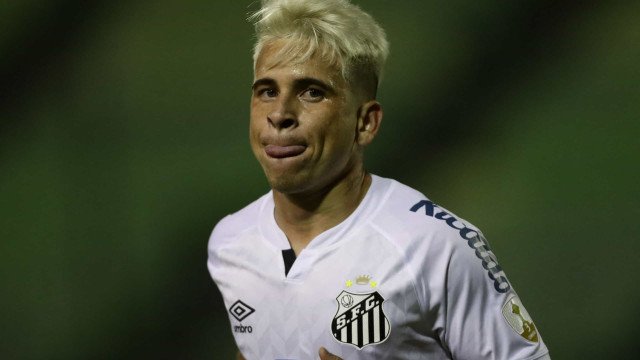 Santos oferece Soteldo no mercado e não descarta empréstimo após polêmica