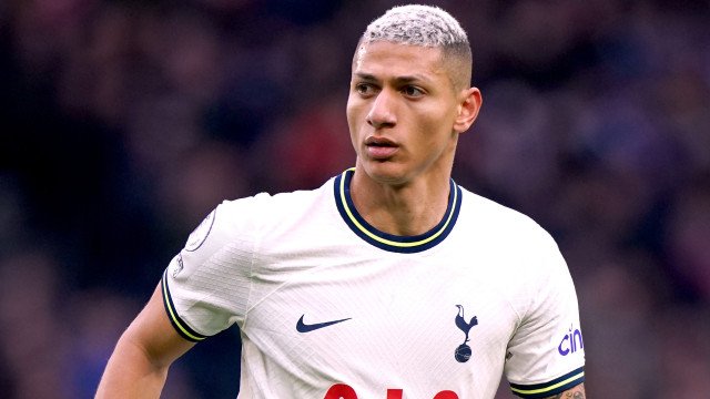 Richarlison faz três gols e Tottenham goleia time de Cingapura