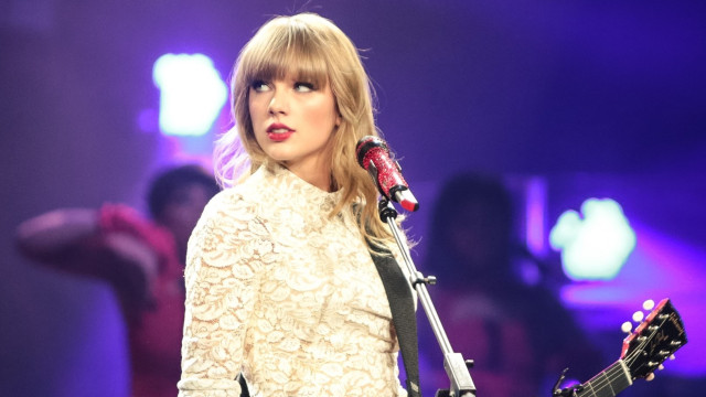 Taylor Swift regrava músicas antigas e domina a lista de mais ouvidas do Spotify