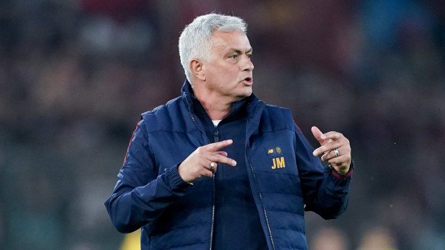 Mourinho não está satisfeito e pede mais quatro reforços à AS Roma