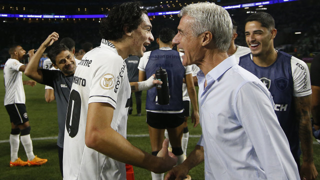 Luís Castro se despede de jogadores, e Botafogo oficializa saída