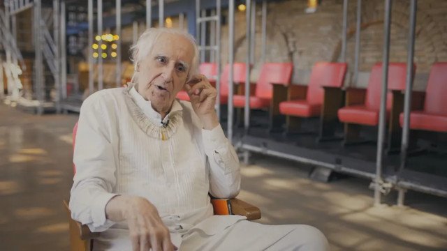 Zé Celso vai para a UTI e é intubado depois de incêndio em seu apartamento em SP