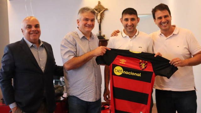 Oficial: Alan Ruiz troca europeu Arouca pela segunda divisão do Brasil