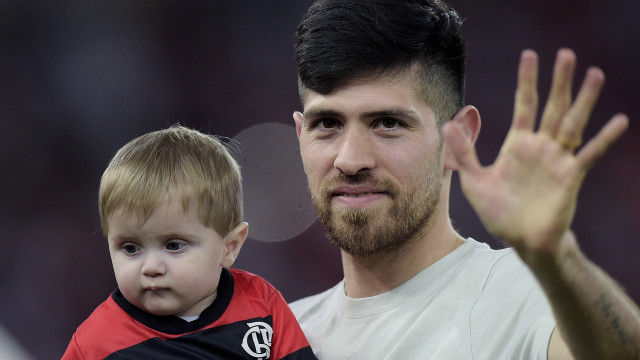 Rossi é apresentado e fala em fazer história no Flamengo: ‘Espero ganhar muitos títulos’