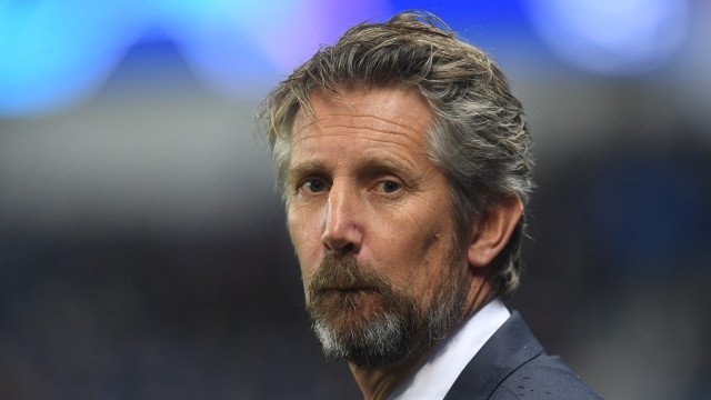 Ajax comunica que Van der Sar segue na UTI, mas não corre mais risco de morte