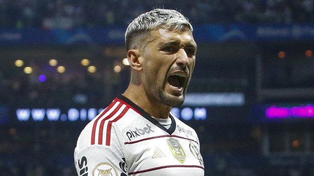 Arrascaeta estraga a festa do Palmeiras e garante empate do Flamengo