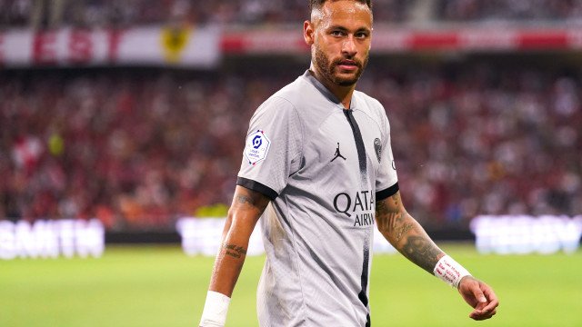 Neymar é provocado por zagueira alemã: ‘Nenhuma jogadora fica no chão dois ou três minutos’