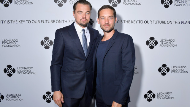 Leonardo DiCaprio passa férias em iate com Tobey Maguire