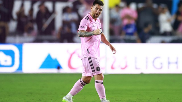 Messi entra no 2º tempo e como capitão dá a vitória para o Inter Miami com lindo gol de falta