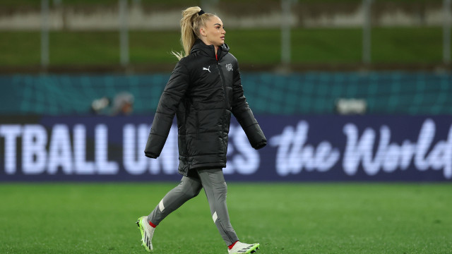 Quem é Alisha Lehmann, atacante fenômeno das redes sociais que substituiu a ex-namorada