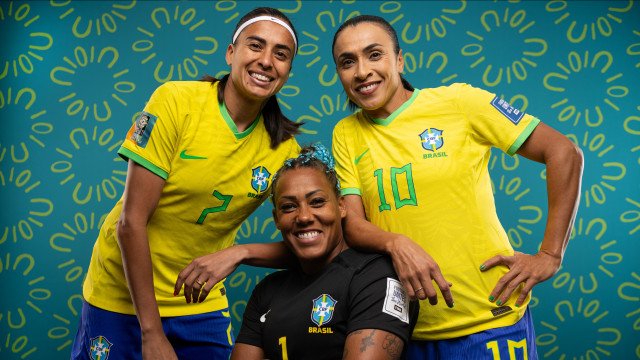 Álbum da Copa do Mundo encalha nas bancas, mas seleção forte pode embalar vendas