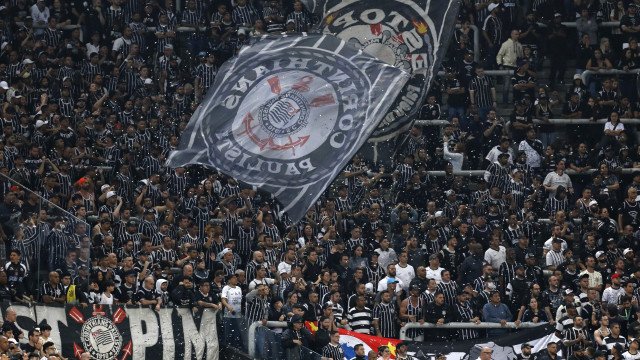 Corinthians bate recorde de público pagante na Neo Química Arena