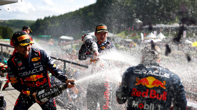 Verstappen passeia sobre Pérez e vence GP da Bélgica sem resistência