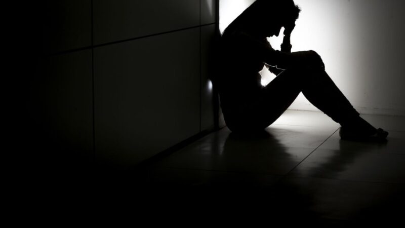 Mulheres, pessoas trans e desempregados têm saúde mental mais abalada