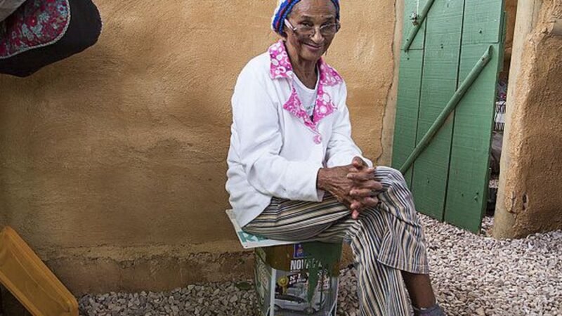 Parteira e raizeira dona Flor do Moinho é homenageada após a morte