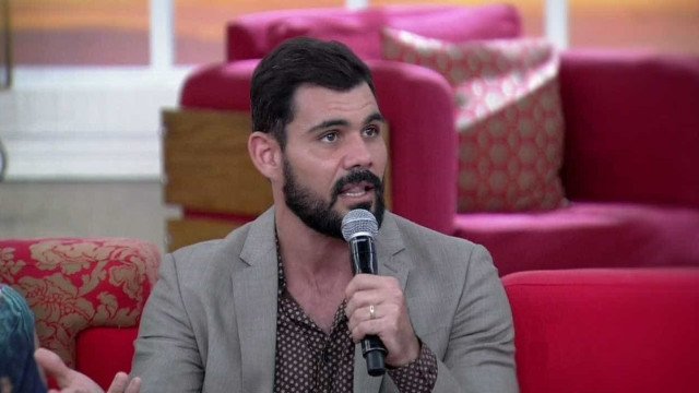 Ator Juliano Cazarré fala sobre saúde da filha