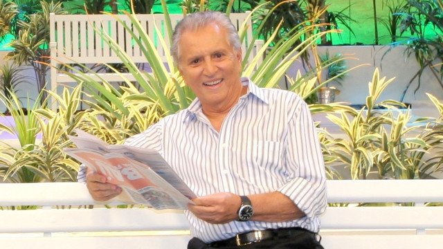 Carlos Alberto de Nóbrega recebe alta após ficar internado com Covid-19