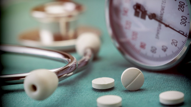 Jovem morre após receber superdosagem de medicação em crise de ansiedade