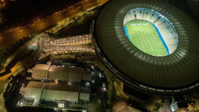 Longe do ideal, gramado do Maracanã suporta jogo do Flu antes de fechamento