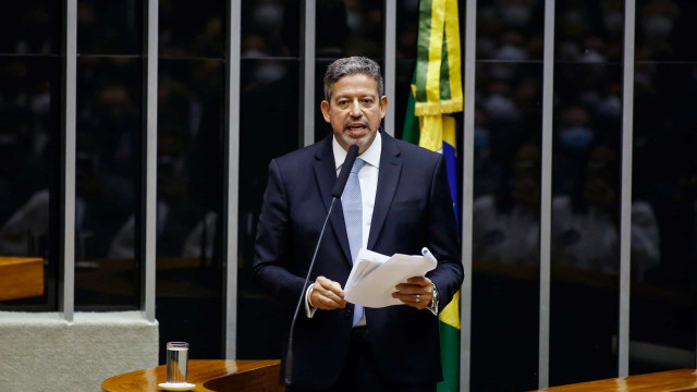 Lira defende regulação da IA e alerta sobre desafios do TSE nas eleições