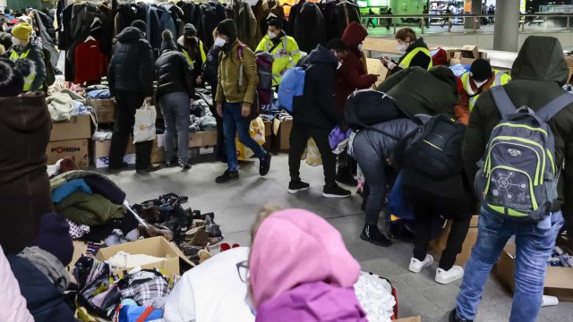 Refugiados afegãos estão acampados no aeroporto de Guarulhos