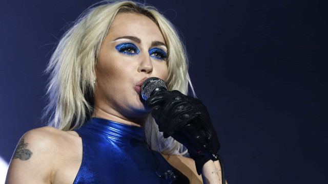 Miley Cyrus relembra briga com Sinéad O’Connor em 2013: ‘Exausta de ser julgada’