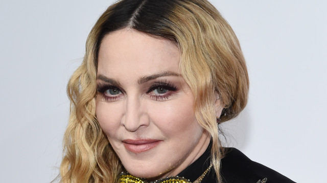 Madonna diz que viajará em breve para turnê, mas faz suspense com novas datas