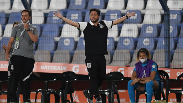Técnico do time feminino do Corinthians diz estar preparado para assumir seleção
