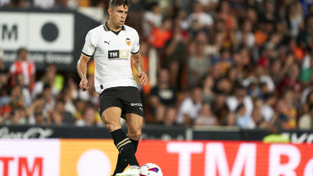 Gabriel Paulista pede desculpas após discutir com torcedor durante jogo do Valencia