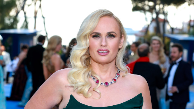 Rebel Wilson sofre acidente em filmagens e é atendida em emergência