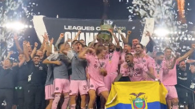 Gesto de Messi na hora de levantar a taça está conquistando a América