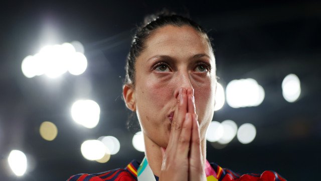 Ministro da Espanha considera inaceitável beijo de dirigente em jogadora e exige desculpas