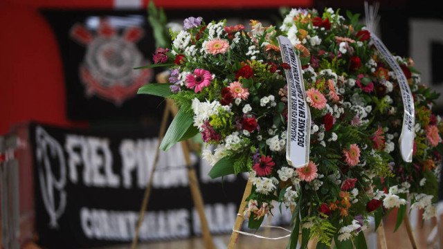 Corintianos são velados em cerimônia marcada por consternação: ‘um pedaço de nós’