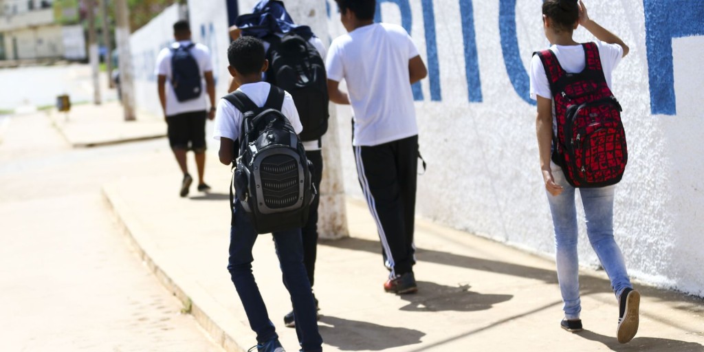 Campanha #VemProUro convoca adolescentes a cuidar da saúde