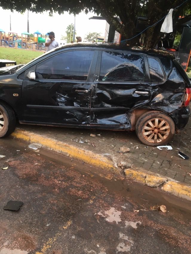 Guaranta: Carro de vendedora de lanches é destruído após colisão violenta