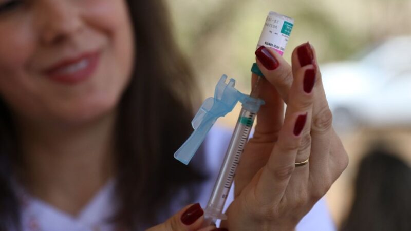 Vacinação brasileira é modelo para o mundo, mas enfrenta desafios