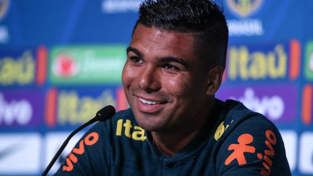 Braçadeira de capitão não é prioridade para Casemiro: ‘Sabemos quais são os líderes’
