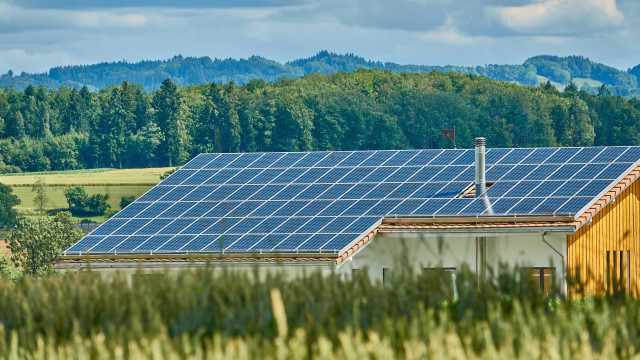 Projeto quer R$ 56 bi em energia solar para substituir tarifa social da conta de luz