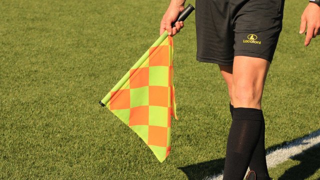 CBF afasta árbitros após pênalti não marcado em Corinthians x Grêmio