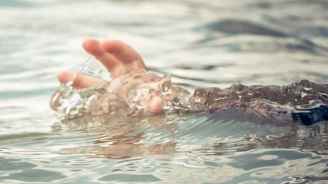 Bebê morre afogado em piscina de plástico em Goiás