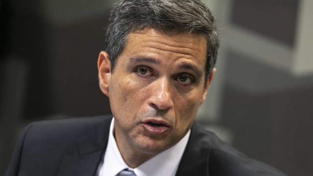 Processo de desinflação está em curso, mas requer política contracionista, diz Campos Neto