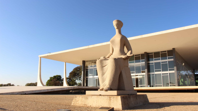 STF forma maioria para que Congresso defina regra da licença-paternidade