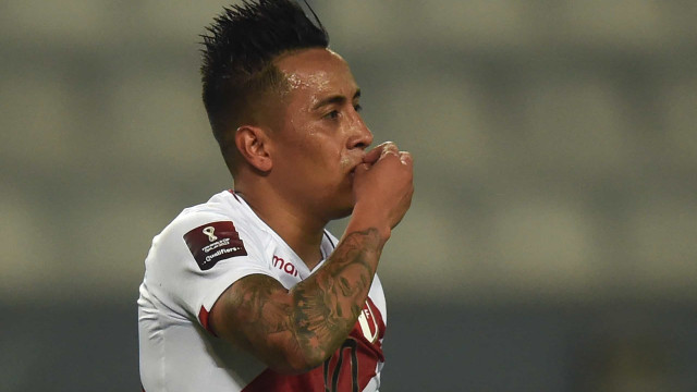 Cueva se perde na carreira após sair do Brasil e não engrena nem no Peru