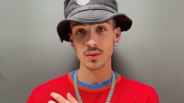 João Guilherme quer papéis maduros após fisgar geração Z usando cropped e barba