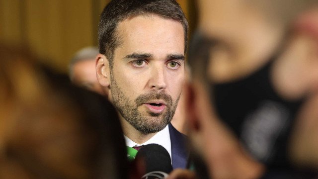 Reconstrução de cidades no RS levará em conta mudança climática, diz Eduardo Leite