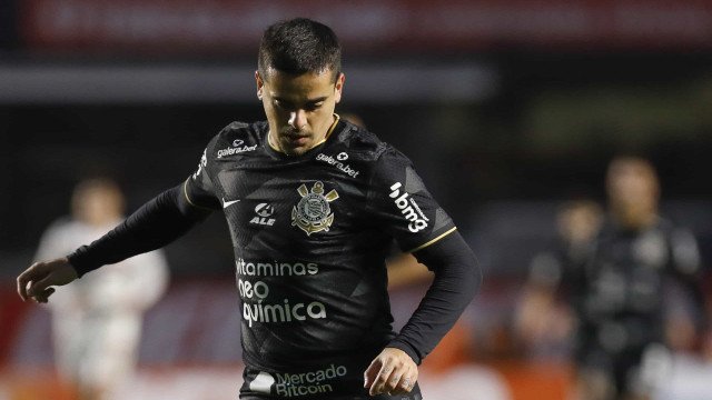 Fagner volta a treinar e Giovane vira baixa por lesão no Corinthians
